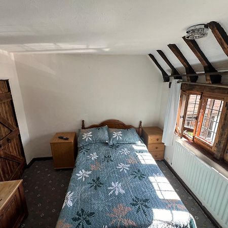Tudor House - Double Room - Shared Bathroom Goff's Oak Esterno foto