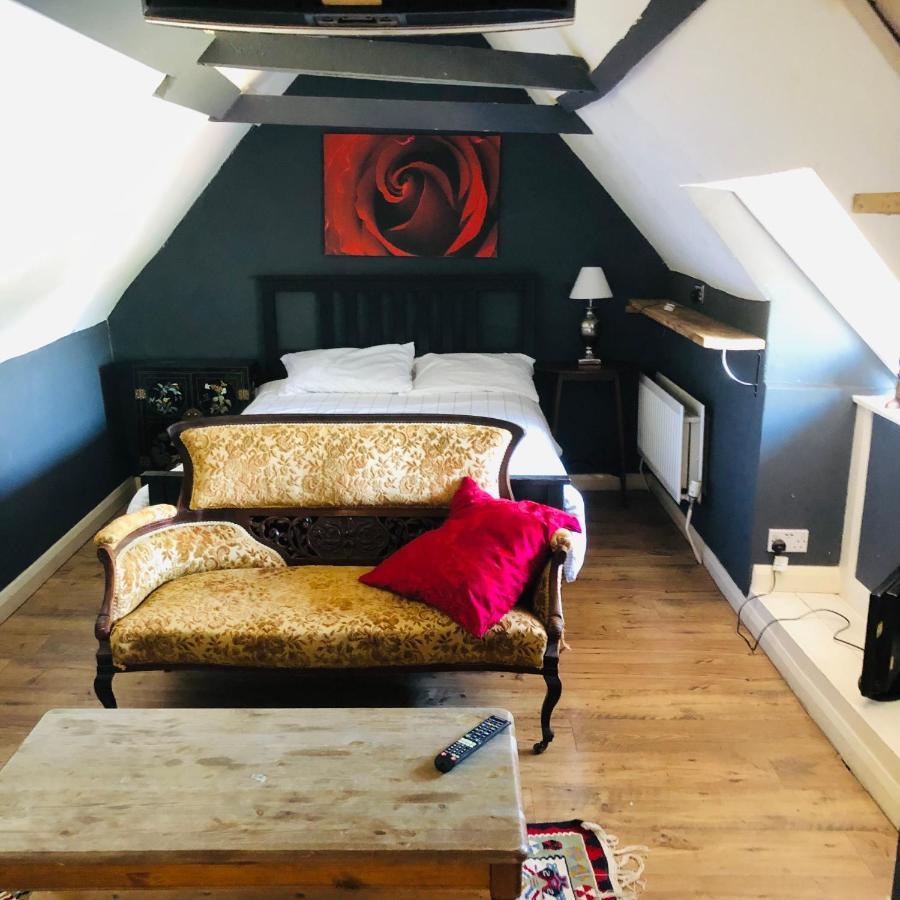 Tudor House - Double Room - Shared Bathroom Goff's Oak Esterno foto