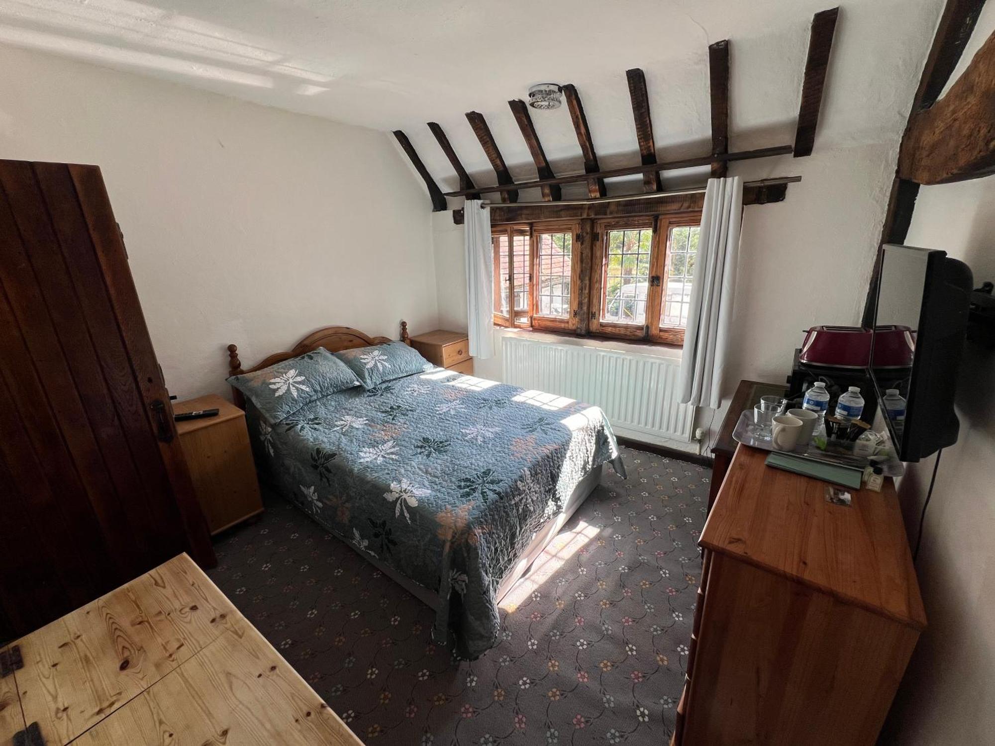 Tudor House - Double Room - Shared Bathroom Goff's Oak Esterno foto