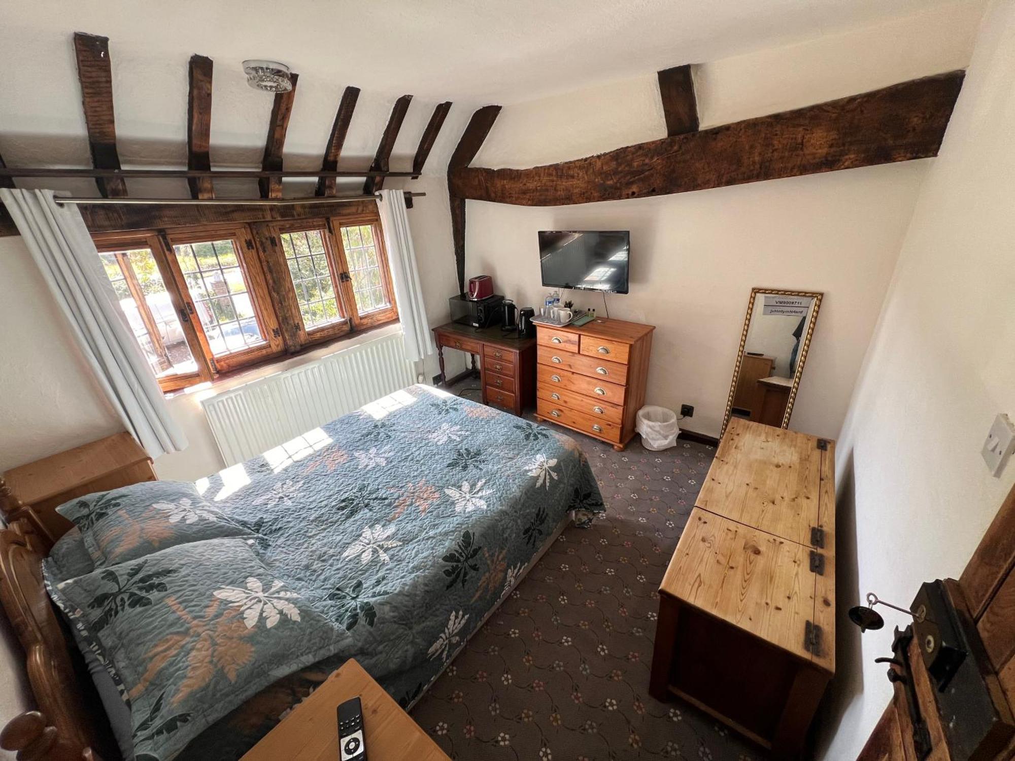 Tudor House - Double Room - Shared Bathroom Goff's Oak Esterno foto
