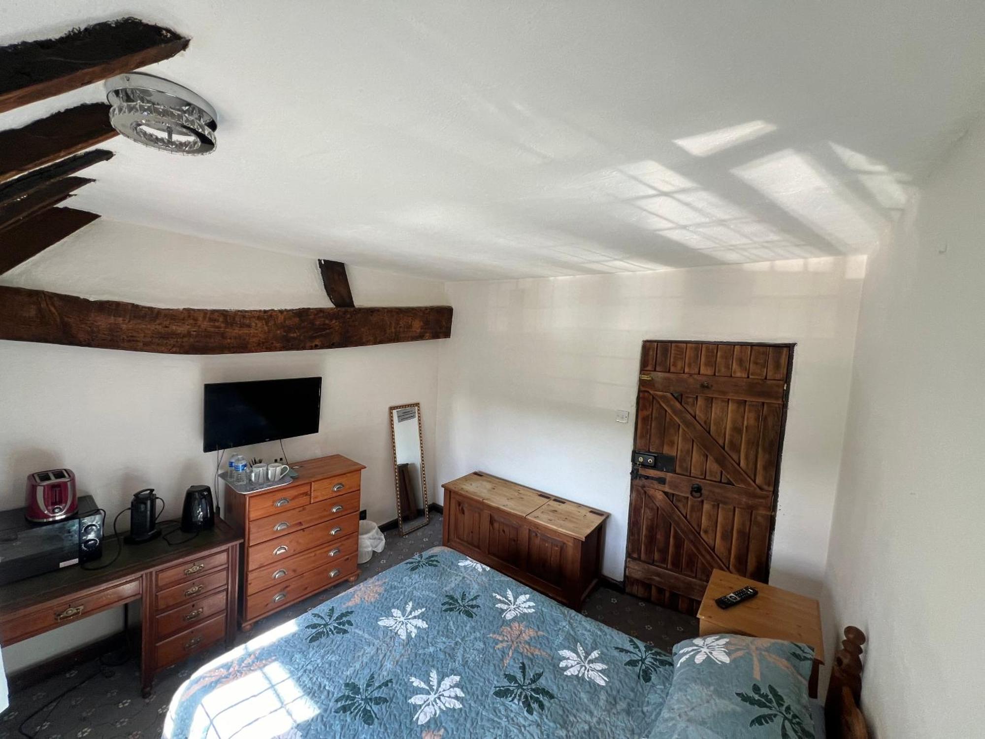 Tudor House - Double Room - Shared Bathroom Goff's Oak Esterno foto
